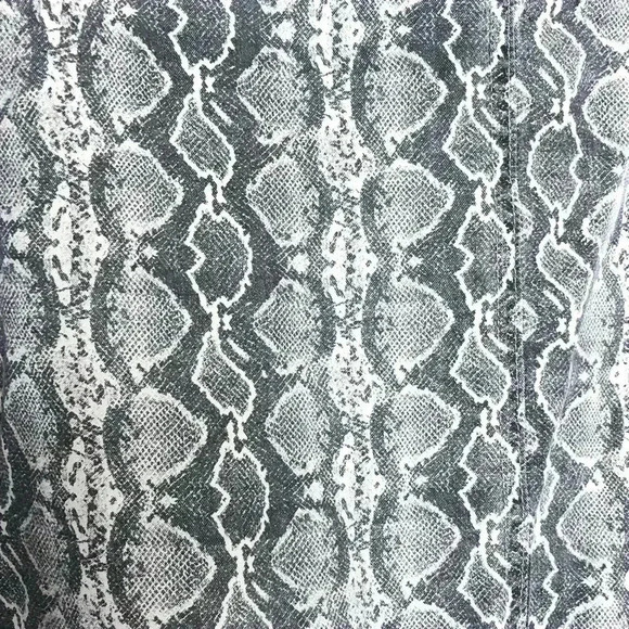 NEW Blank NYC Snake Print Cropped Jacket - Picture 6 of 7